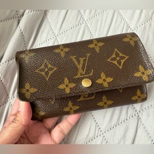 Vintage LV wallet. See pics and video for flaws. Good condition.